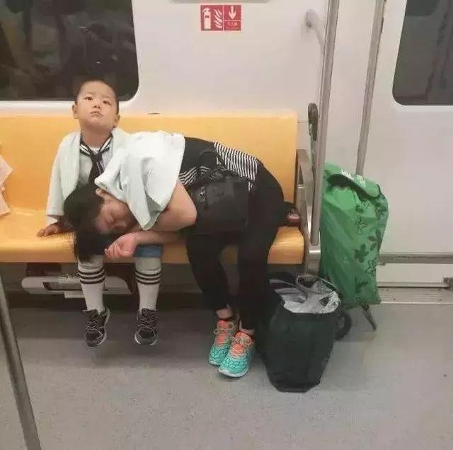 2017年刷曝朋友圈的十五大感人瞬間,不能看,真的會(huì)哭!